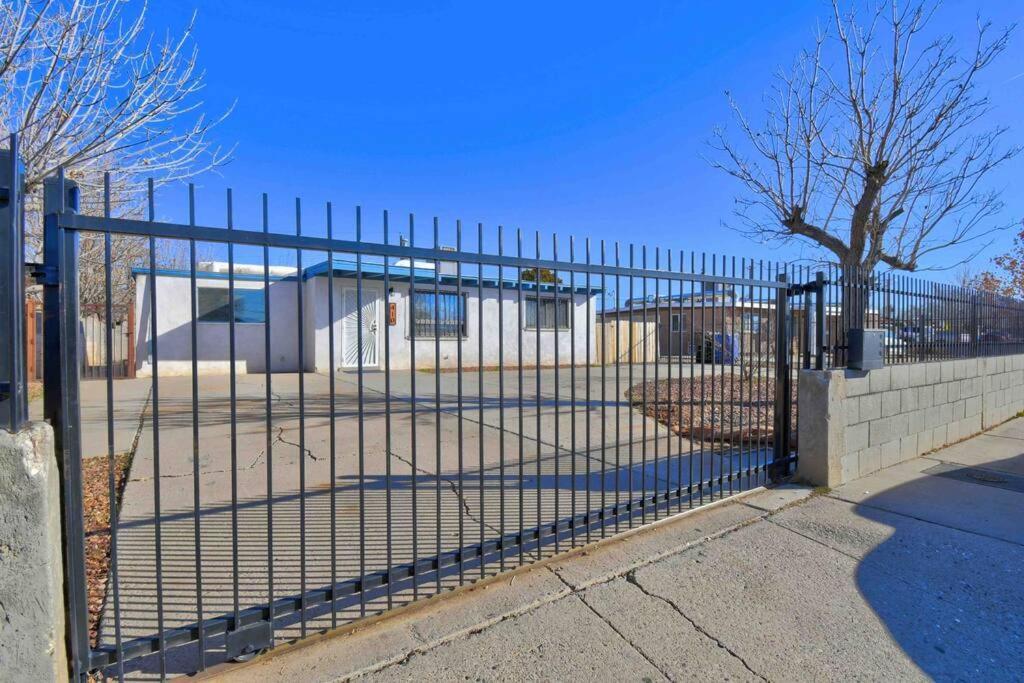 Villa Casa Charleston-3Br-2Bath-Hot Tub-Pet Friendly-No Pet Fees! Albuquerque Esterno foto