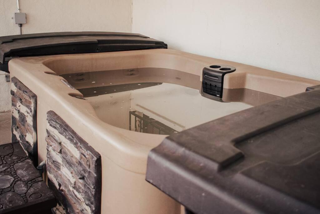 Villa Casa Charleston-3Br-2Bath-Hot Tub-Pet Friendly-No Pet Fees! Albuquerque Esterno foto